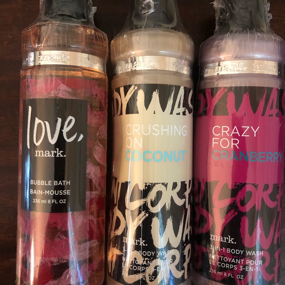 mark. By Avon Shower Gel Set